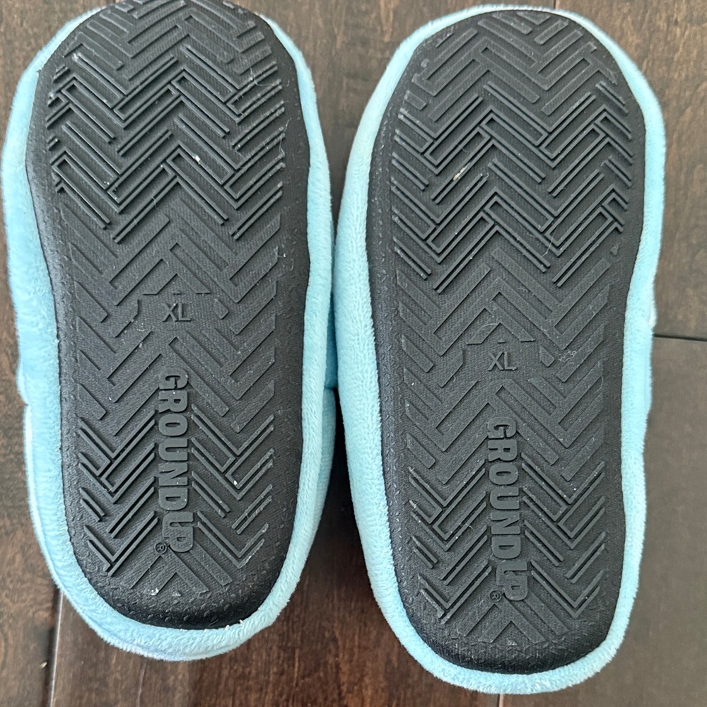 Toddler Bingo and Bluey Blue Slippers! Worn one time! Size 11/12 - Picture 7 of 9